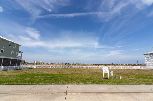 24 Grand Beach Boulevard, Galveston, TX 77550