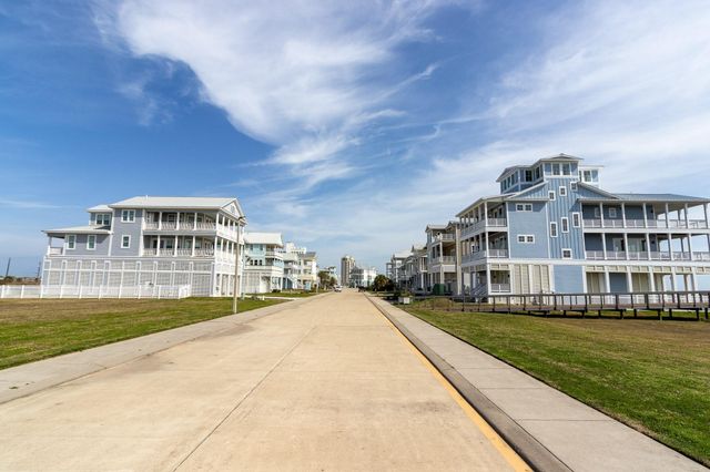 24 Grand Beach Boulevard, Galveston, TX 77550