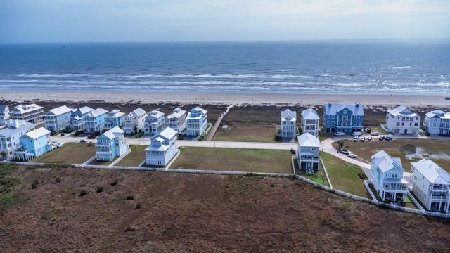 24 Grand Beach Boulevard, Galveston, TX 77550