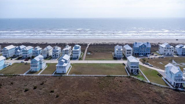 24 Grand Beach Boulevard, Galveston, TX 77550