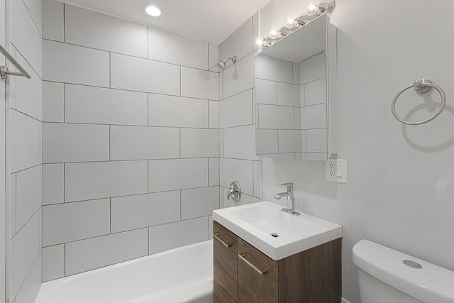 6021 N Winthrop Avenue 401, Chicago, IL 60660