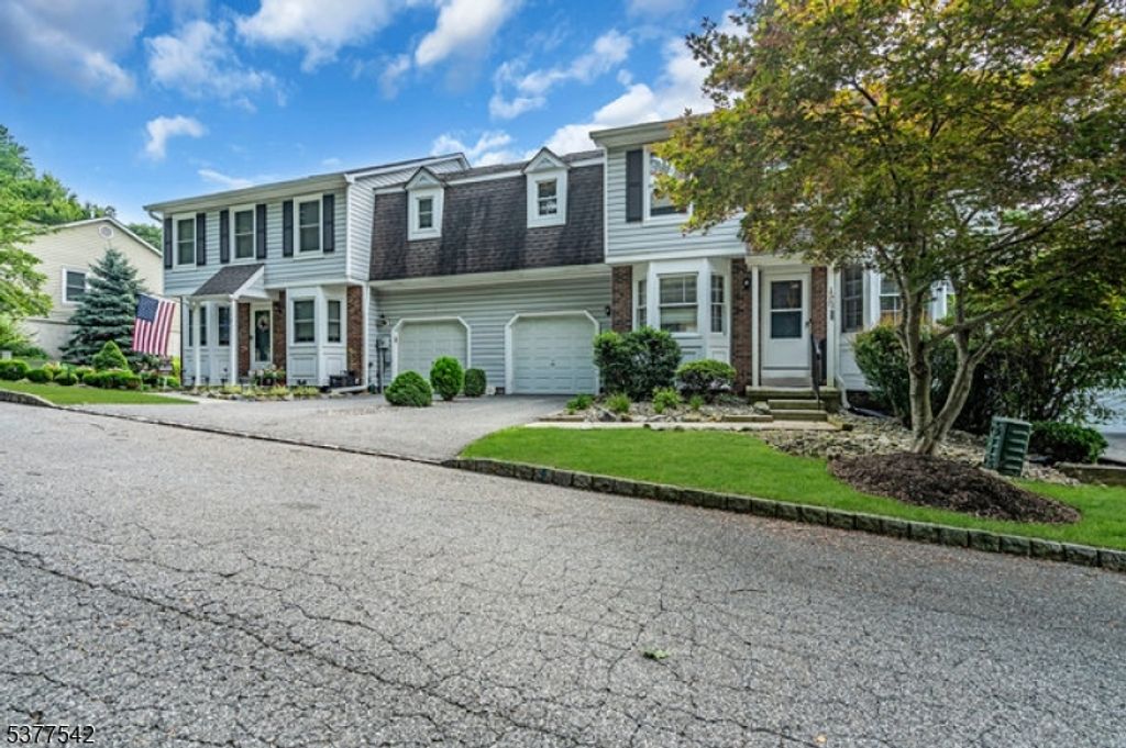 11 Pheasant Run, Allamuchy Twp., NJ 07840