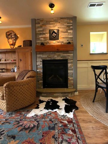 126 Center St, Jackson, CA 95642