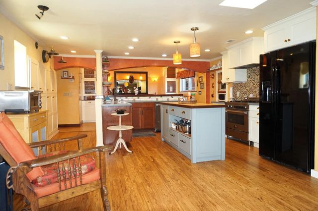 126 Center St, Jackson, CA 95642