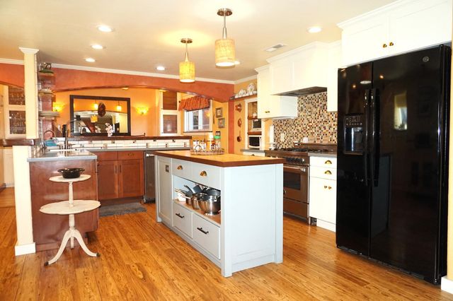 126 Center St, Jackson, CA 95642