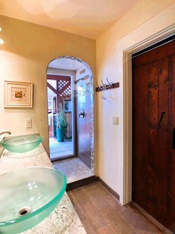 126 Center St, Jackson, CA 95642