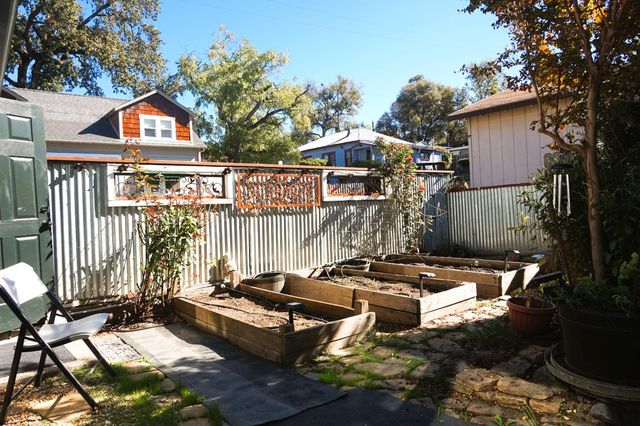 126 Center St, Jackson, CA 95642