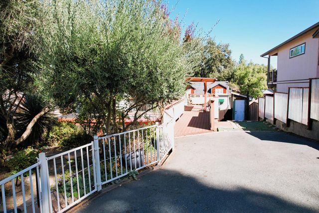 126 Center St, Jackson, CA 95642