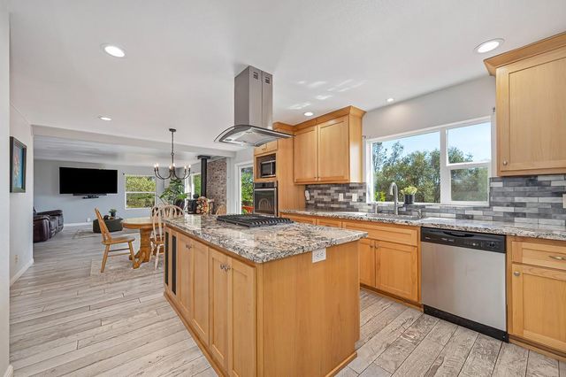 9305 Mosquito Rd, Placerville, CA 95667