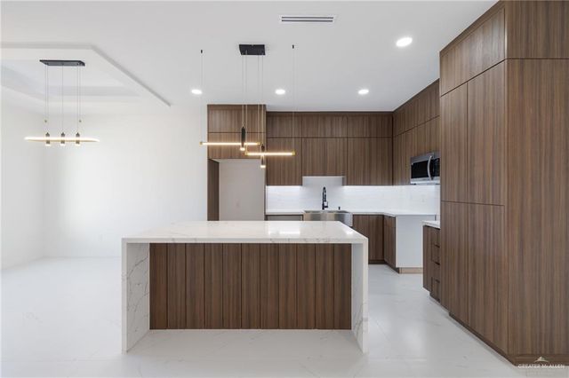 2705 E Pecos Road, Edinburg, TX 78542