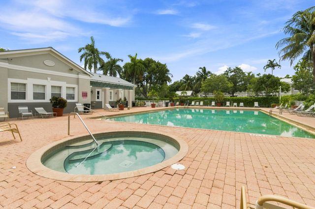 2007 SHOMA Drive 2007, Royal Palm Beach, FL 33414