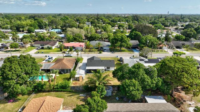 717 Holly Avenue, Fort Pierce, FL 34982