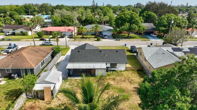 717 Holly Avenue, Fort Pierce, FL 34982