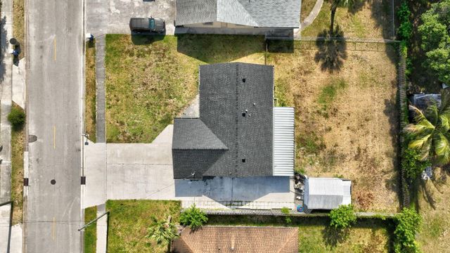 717 Holly Avenue, Fort Pierce, FL 34982