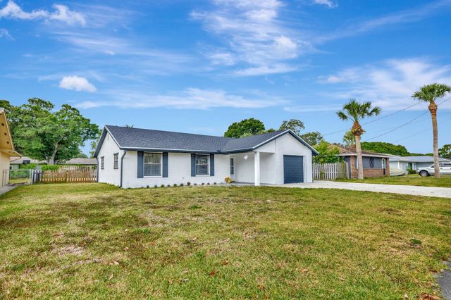 717 Holly Avenue, Fort Pierce, FL 34982