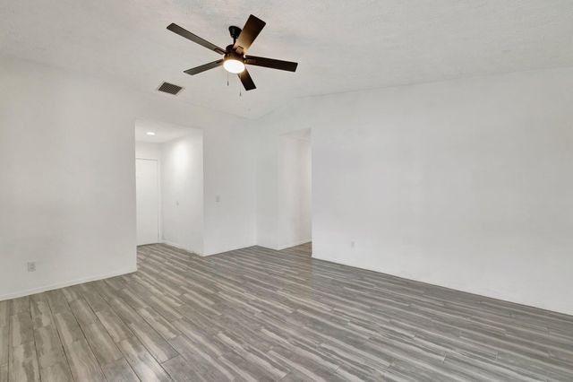 717 Holly Avenue, Fort Pierce, FL 34982