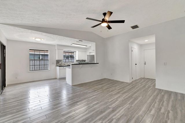 717 Holly Avenue, Fort Pierce, FL 34982