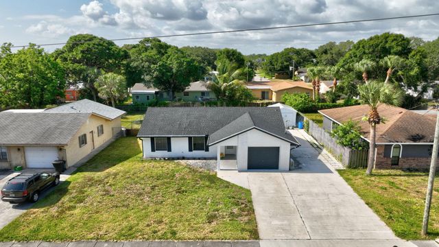 717 Holly Avenue, Fort Pierce, FL 34982