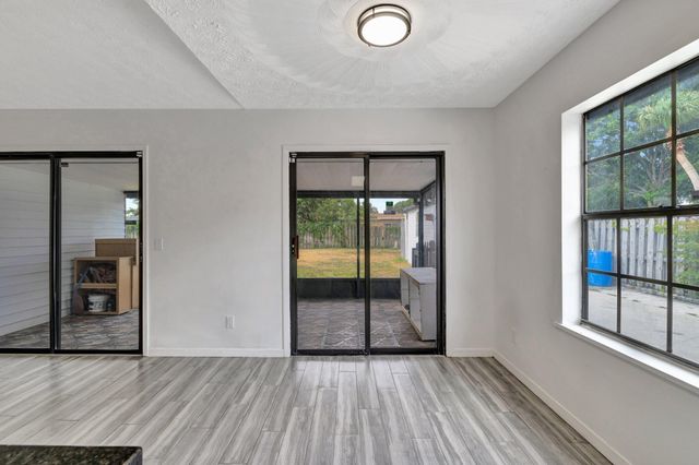 717 Holly Avenue, Fort Pierce, FL 34982