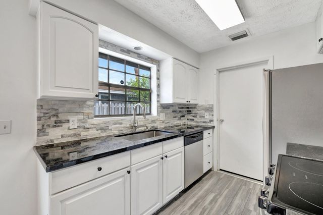 717 Holly Avenue, Fort Pierce, FL 34982