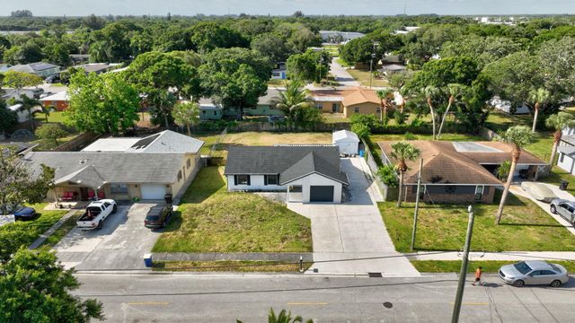 717 Holly Avenue, Fort Pierce, FL 34982