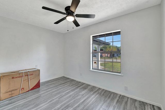 717 Holly Avenue, Fort Pierce, FL 34982