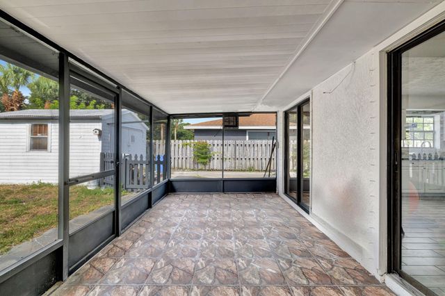 717 Holly Avenue, Fort Pierce, FL 34982
