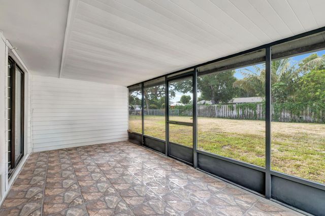 717 Holly Avenue, Fort Pierce, FL 34982