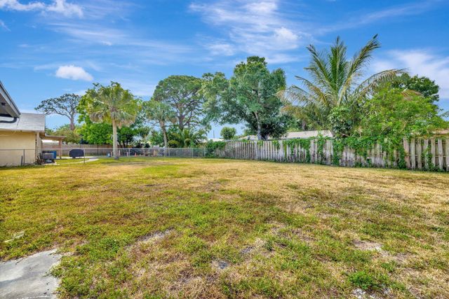 717 Holly Avenue, Fort Pierce, FL 34982
