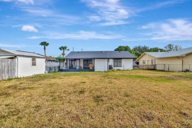 717 Holly Avenue, Fort Pierce, FL 34982