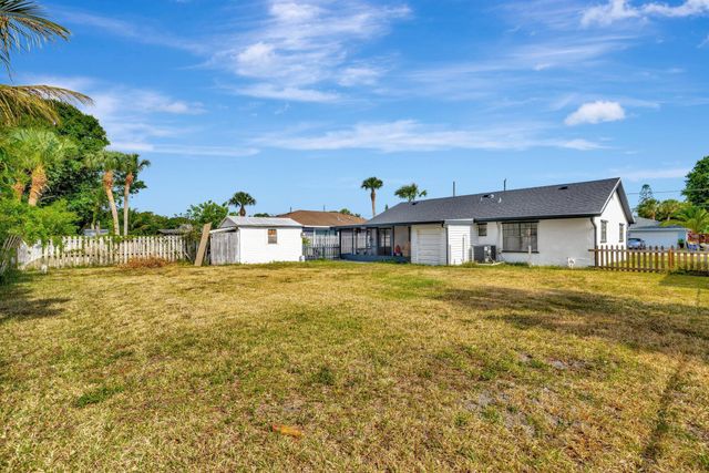 717 Holly Avenue, Fort Pierce, FL 34982