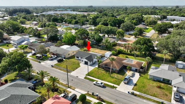 717 Holly Avenue, Fort Pierce, FL 34982