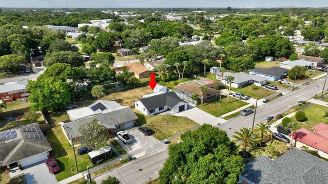 717 Holly Avenue, Fort Pierce, FL 34982