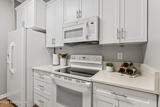 7801 POINT MEADOWS Drive 6104, Jacksonville, FL 32256