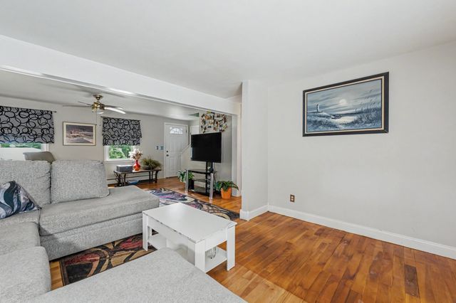 6 Colleen Road, Nashua, NH 03062