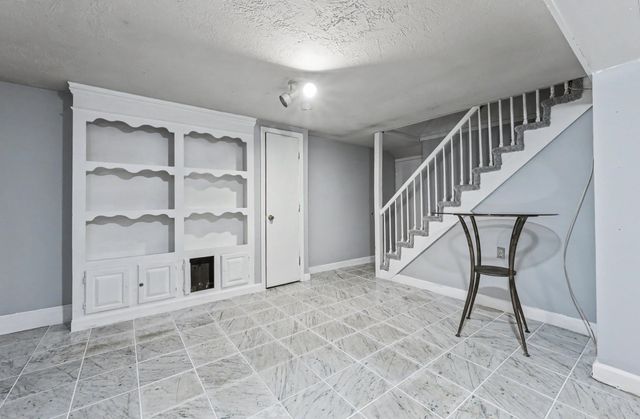 6 Colleen Road, Nashua, NH 03062