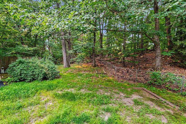 6 Colleen Road, Nashua, NH 03062