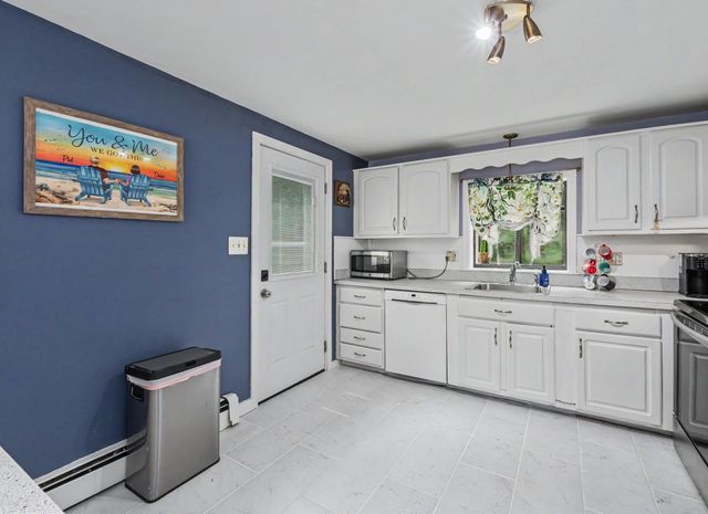 6 Colleen Road, Nashua, NH 03062