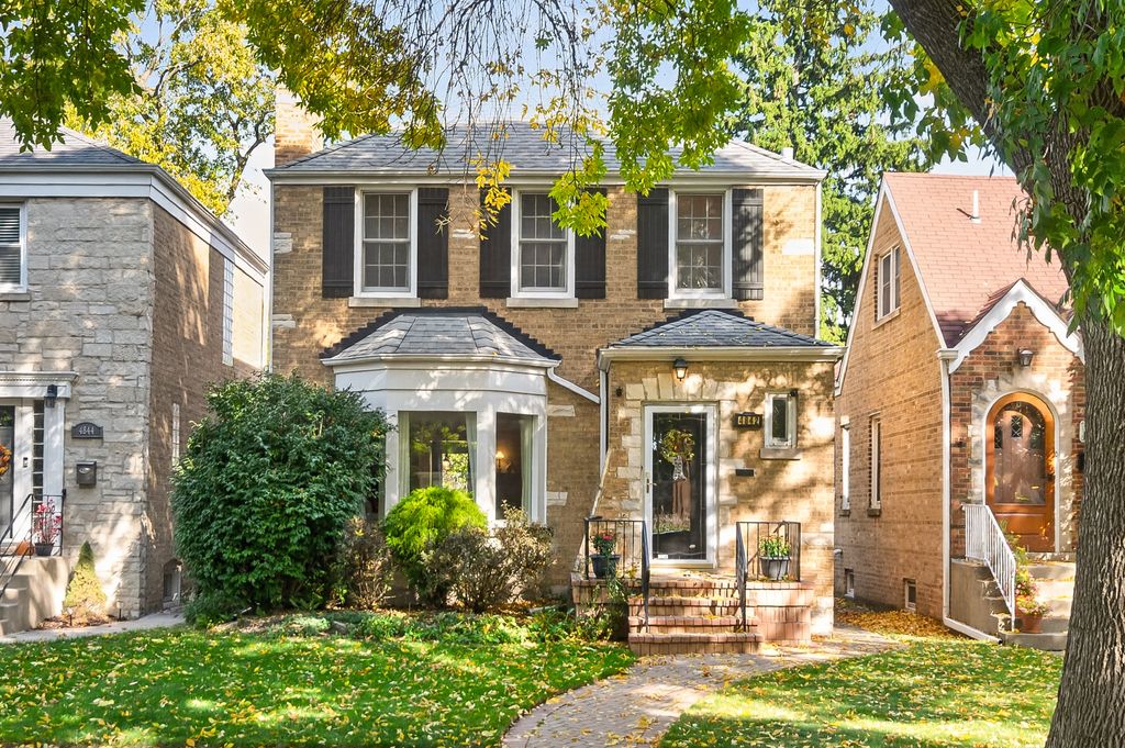 4842 W BALMORAL Avenue, Chicago, IL 60630 — photo 2