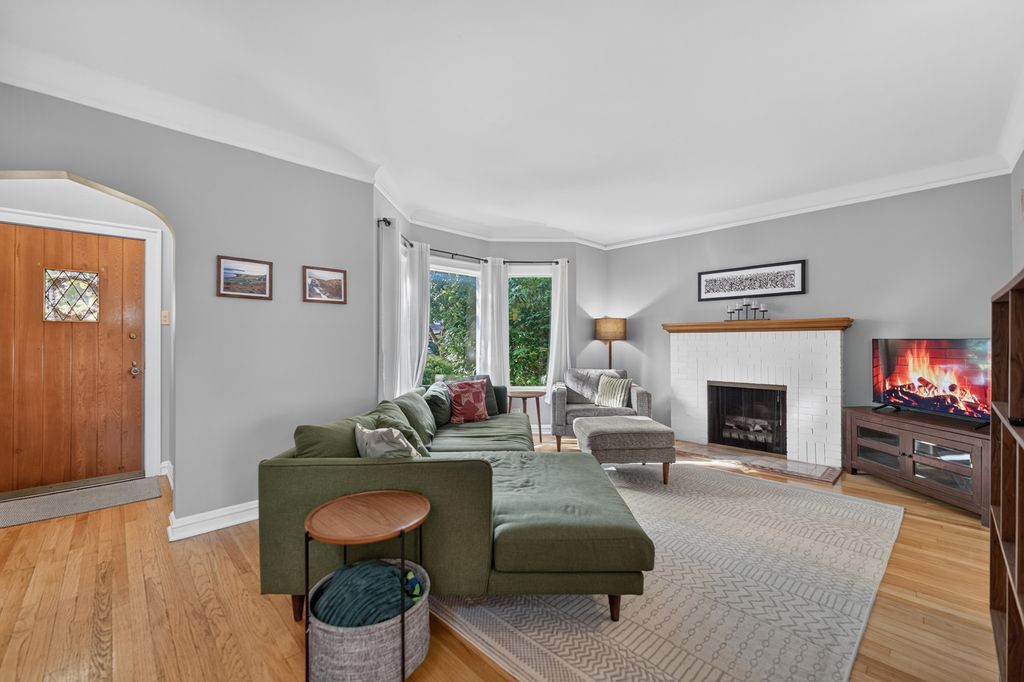 4842 W BALMORAL Avenue, Chicago, IL 60630 — photo 5