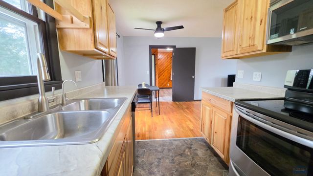 2118 OAK AVE, Rapid City, SD 57701