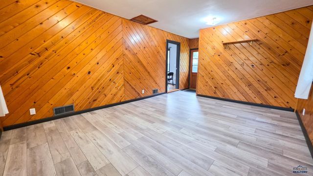 2118 OAK AVE, Rapid City, SD 57701