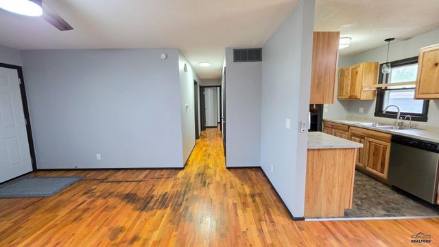 2118 OAK AVE, Rapid City, SD 57701