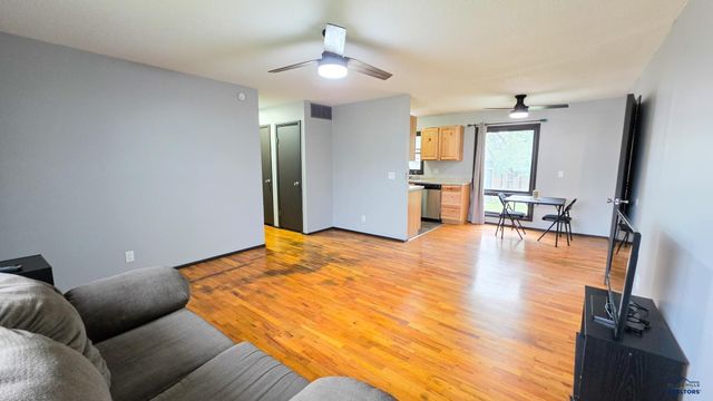 2118 OAK AVE, Rapid City, SD 57701