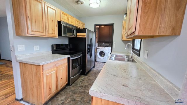 2118 OAK AVE, Rapid City, SD 57701
