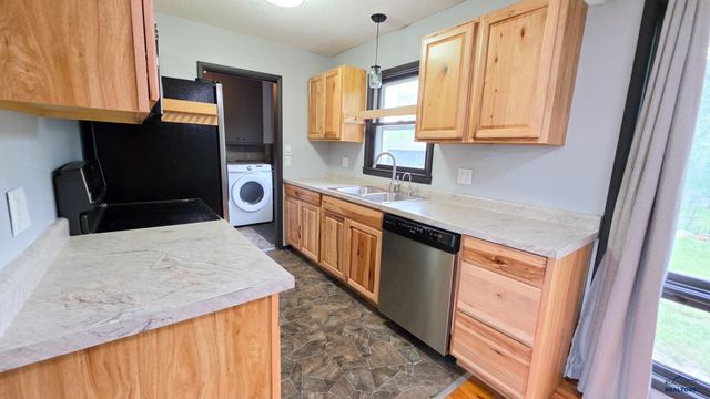 2118 OAK AVE, Rapid City, SD 57701