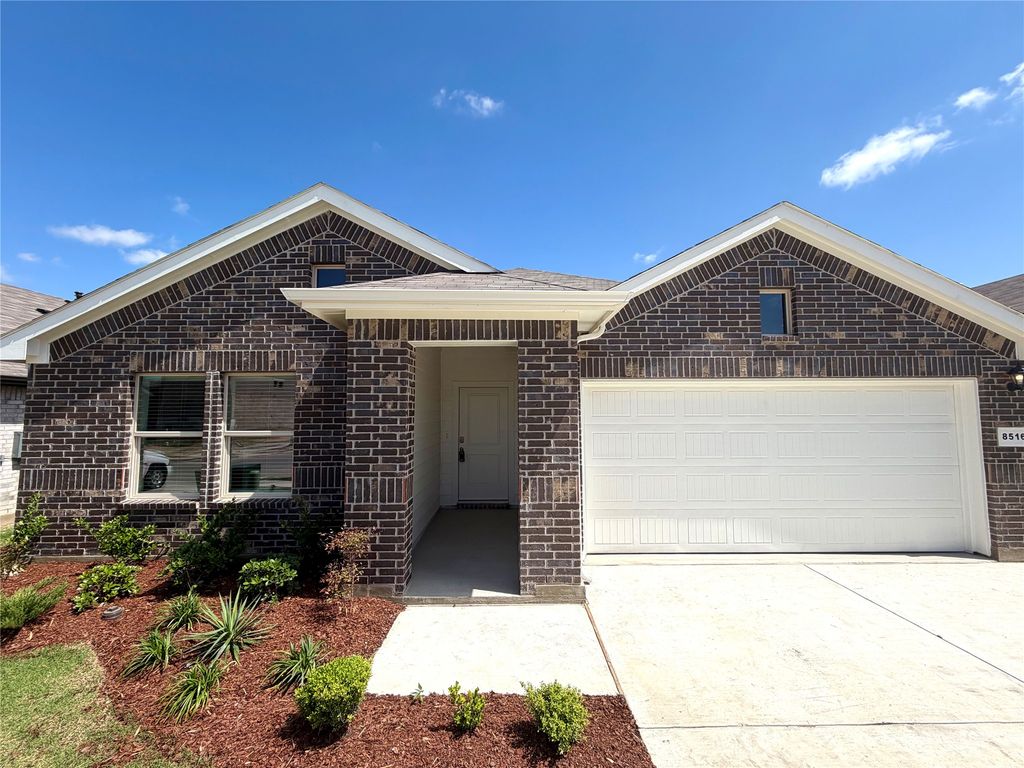 8516 Dunnstown Drive, Fort Worth, TX 76131
