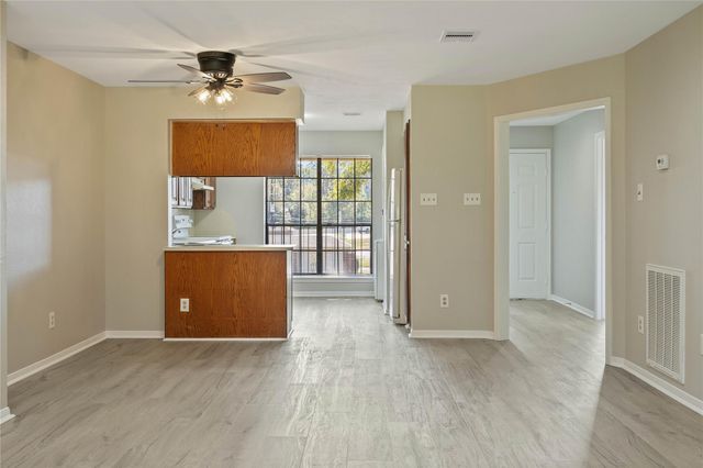 200 Panorama Drive 206, Conroe, TX 77304