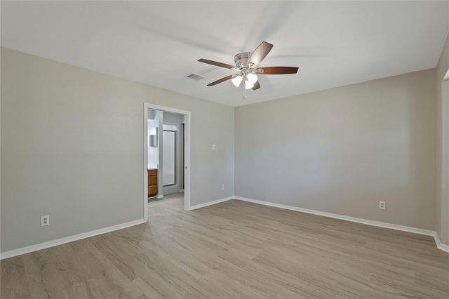 200 Panorama Drive 206, Conroe, TX 77304