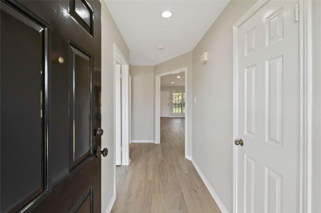 200 Panorama Drive 206, Conroe, TX 77304